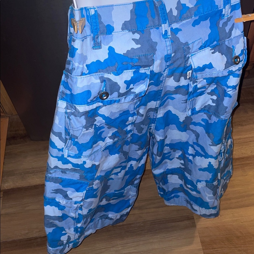 Men's Levi’s Blue Camo Cargo Shorts - Picture 11 of 12